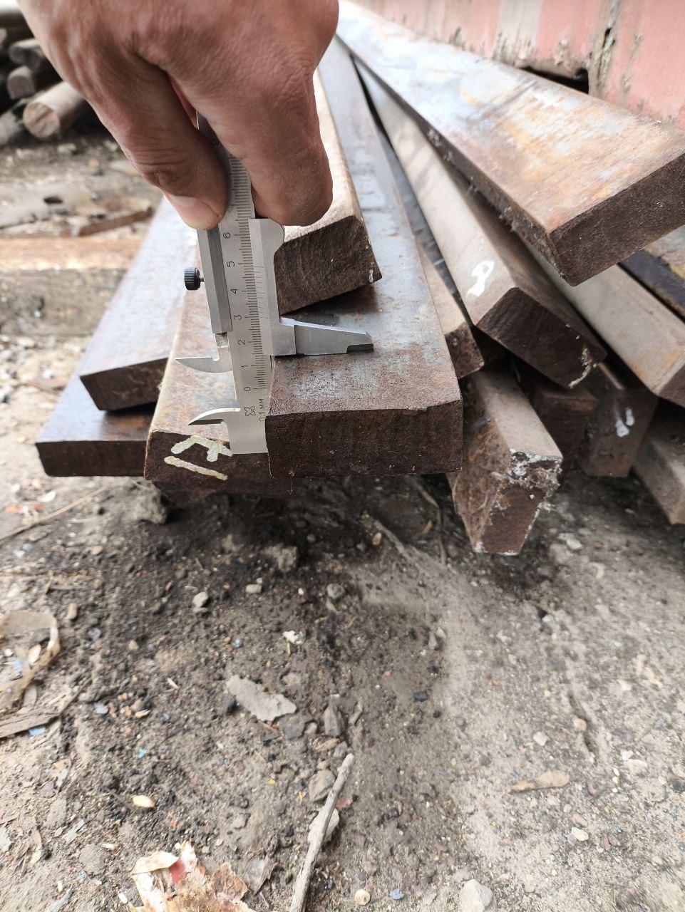 НОВОЕ ПОСТУПЛЕНИЕ: ЗАГОТОВКИ ДЛЯ ПРОИЗВОДСТВ  ПОЛОСА 70Х30 ММ, КРУГЛЯК ОТ 30 ДО 60 ММ ДИАМЕТРОМ. 