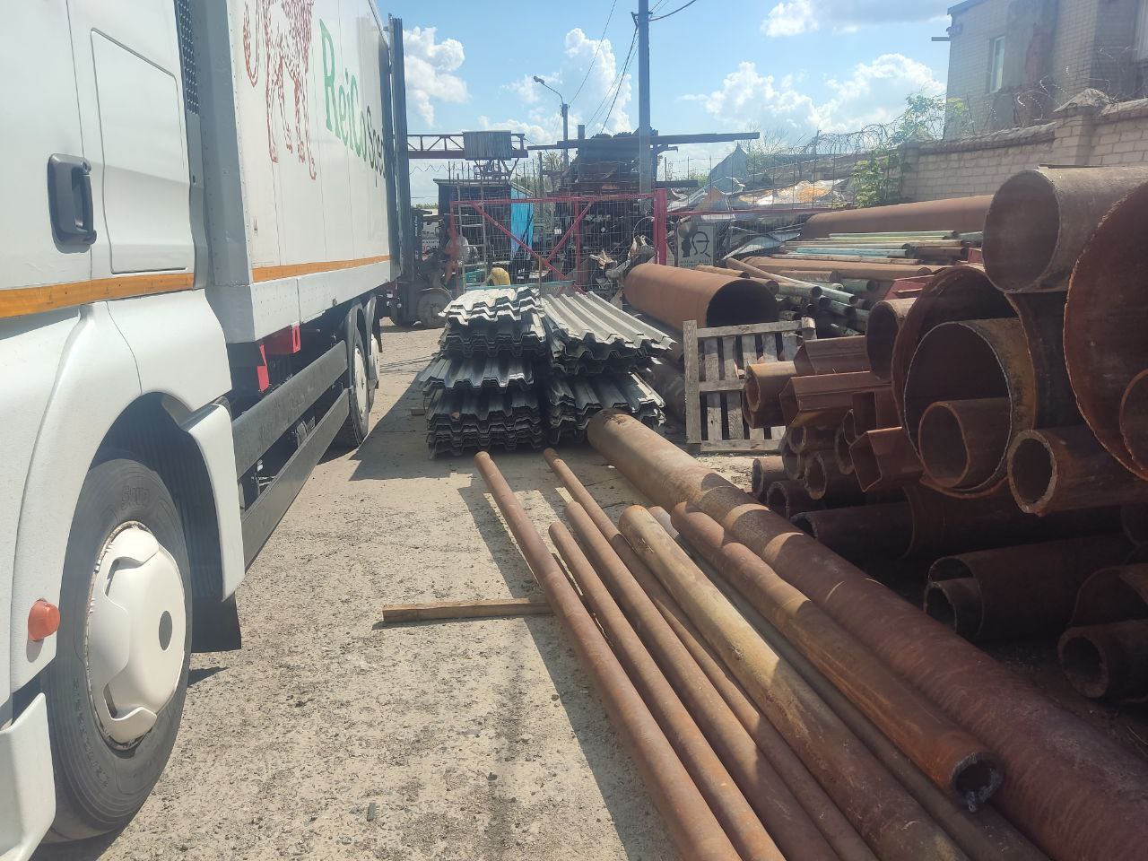 Поступил в продажу профлист бу волна Н75/, высота волны 75 мм/., толщина 0.8 мм. Реально классный профнастила и не дорогой