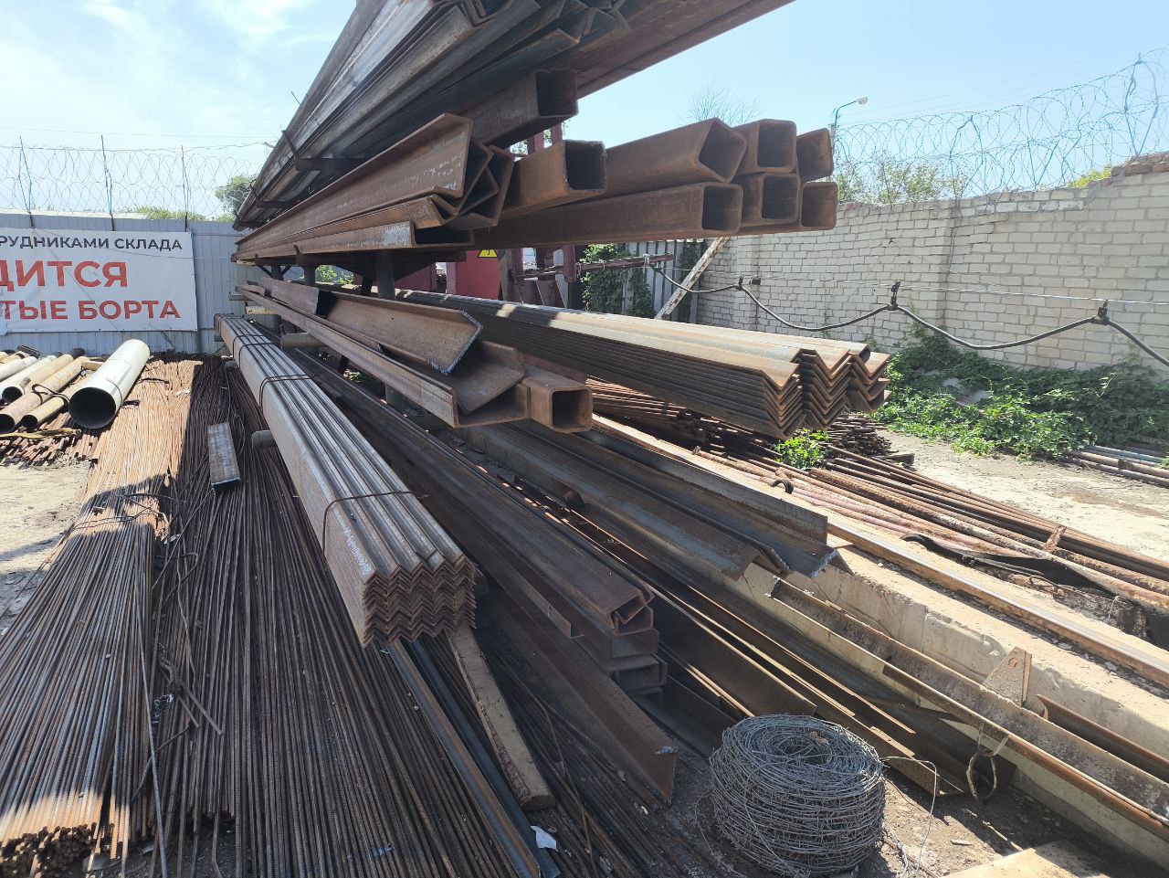  Поступил в продажу уголок 75 стенка 5 мм и уголок 40 мм стенка 4 мм. 