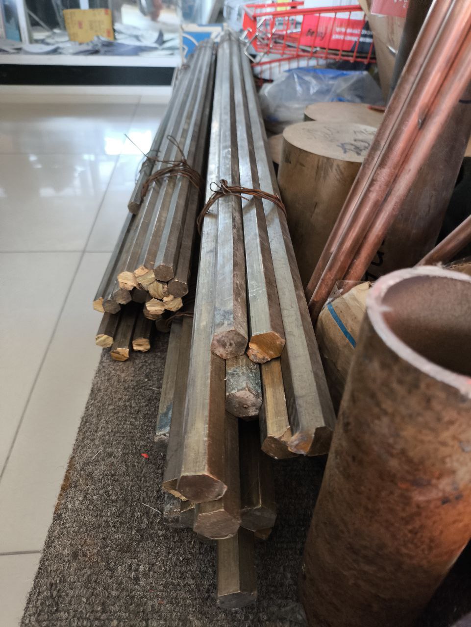  Новое поступление - шестигранник латунь