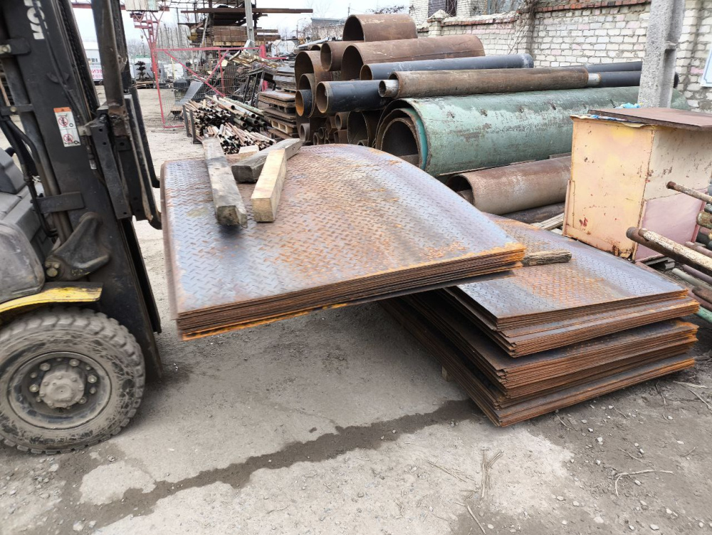 Картинка Лист 6,0 мм рифленый/чечевица, размер листа 3,0*6,0 м / ГОСТ 8568-77