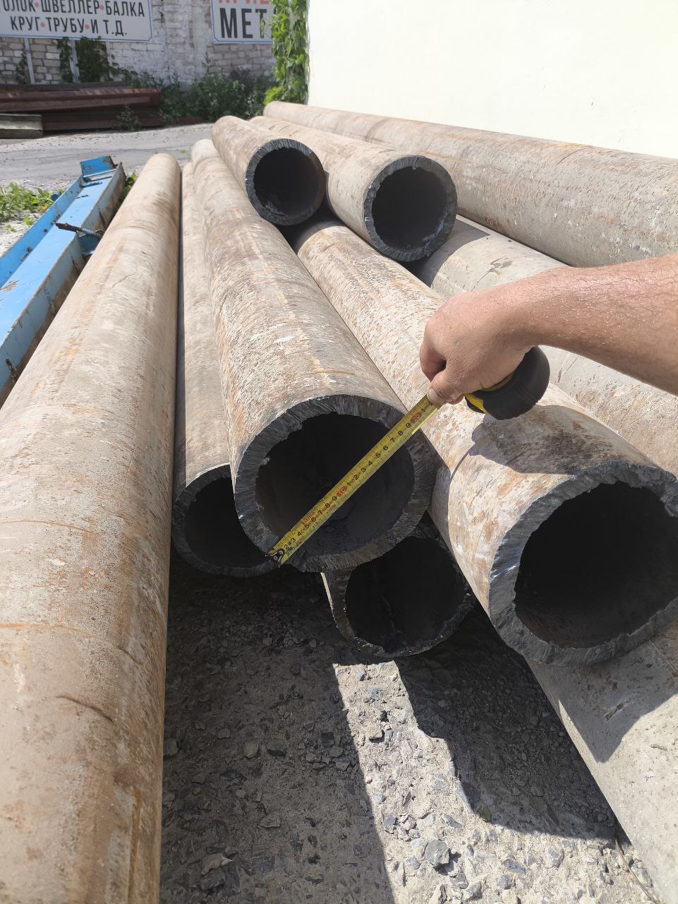 Только вчера получили Tрубу ТОЛСТОСТЕННУЮ диaметр 196 мм , стенка 20 мм. Длинa от 1 до 5 метров. Бесшовная, цельнотянутыя.