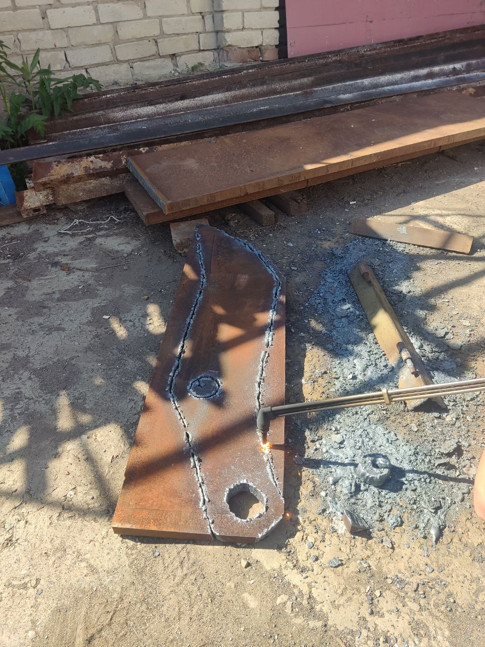 Лист толщиной 30 мм, постоянный покупатель продал, но и еще и вырезали спец заготовку!